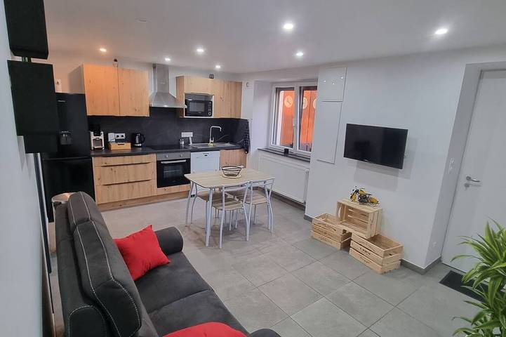 Gîte pour 4 personnes, avec terrasse à Saint-Georges (Cantal)