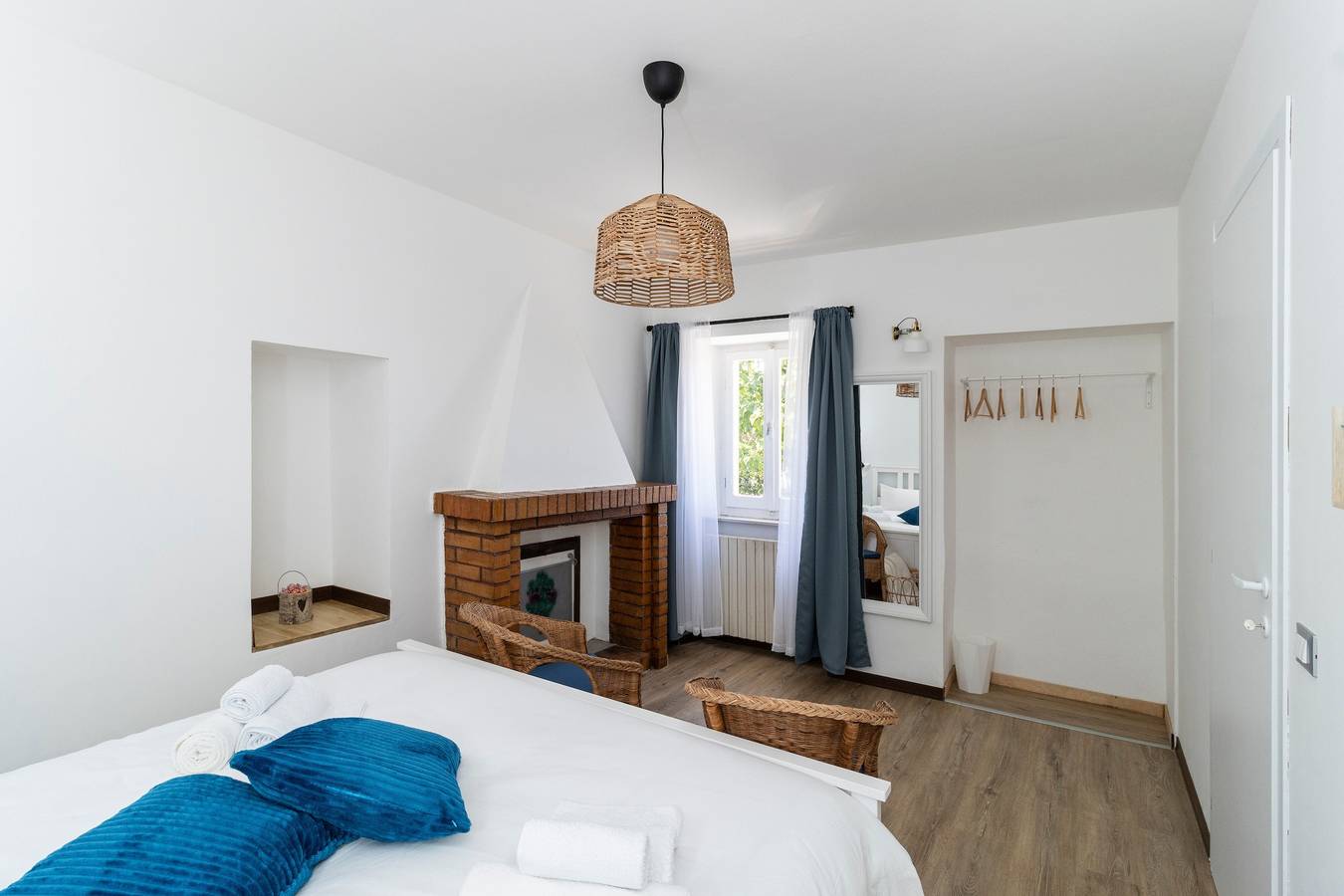 Holiday Home 'Bed and Breakfast Biancalana' with Mountain View, Private Terrace and Wi-Fi in Petritoli, Fermo Province