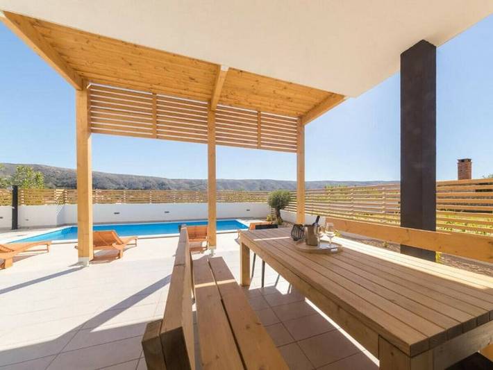 Villa für 10 Personen, mit Balkon/Terrasse und Terrasse sowie Pool auf Pag - 2