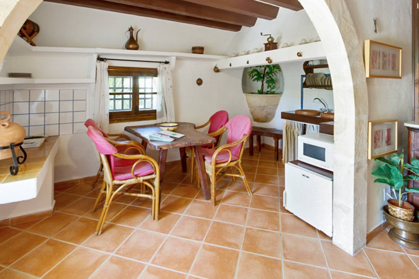 Entire apartment, Cosy Apartment in Petra with Shared Pool in Petra, Majorca Center