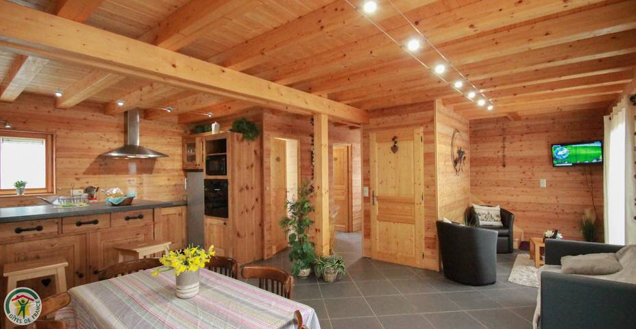 Gîte pour 6 personnes, avec Terrasse ainsi que Jardin et Vue à Paladru