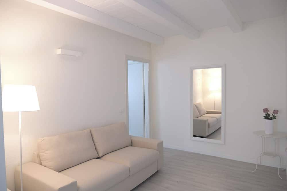 Entire apartment, Villa with garden between Umbria and Marche in central Italy in Fabriano, Ancona Province