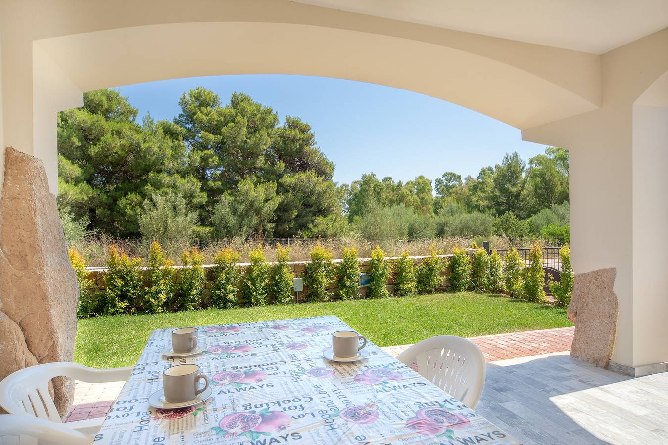 Moderno apartamento con aire acondicionado y jardín; se admiten mascotas in Budoni, Olbia-Tempio