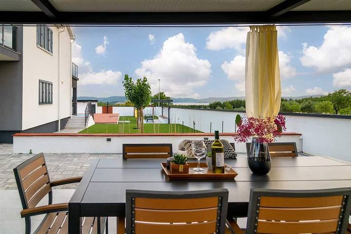 Ganze Wohnung, Villa Luna luxury apartment in Skradin, Šibenik-Knin