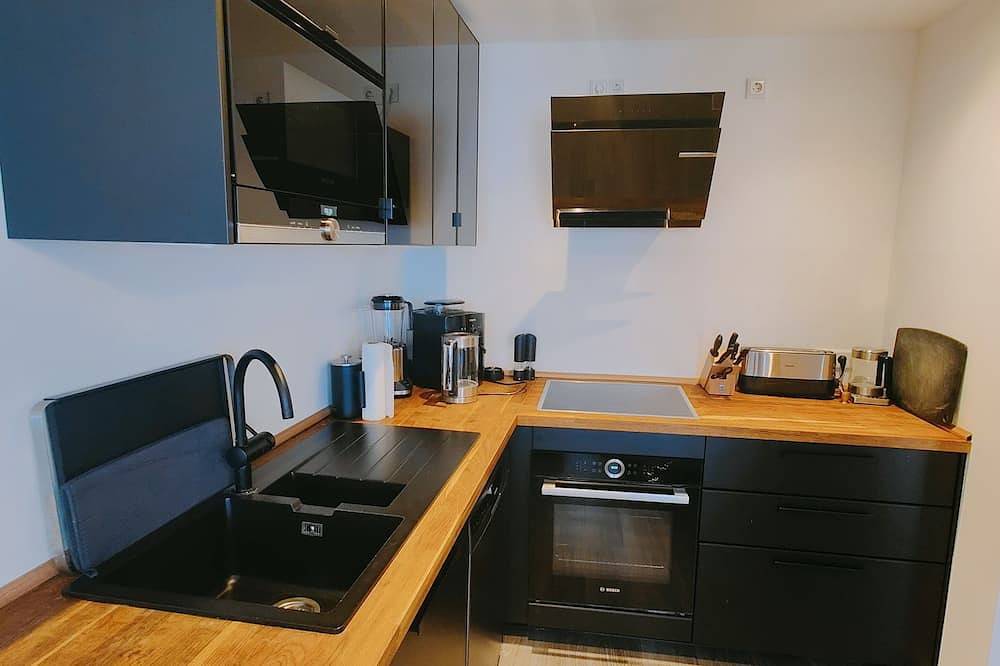 Ganze Wohnung, Stunning Apartment in Center With a Beautiful Balcony! in Düsseldorf-Stadtmitte, Düsseldorf