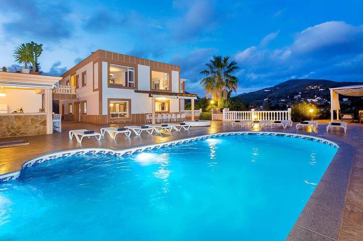 Villa für 22 Personen, mit Balkon - 1