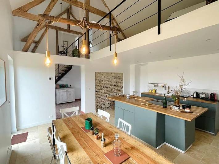 Location de vacances pour 8 personnes, avec jardin ainsi que vue et terrasse à Saint-Antonin-de-Sommaire