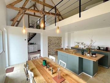 Gîte pour 8 personnes, avec jardin ainsi que terrasse et vue à Saint-Antonin-de-Sommaire