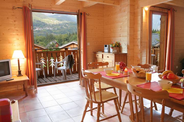 Chalet pour 6 personnes, avec balcon et sauna, animaux acceptés à Morillon