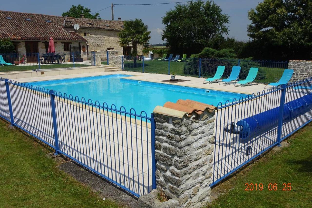 Double Room in Sauzé-Vaussais, Région de Niort