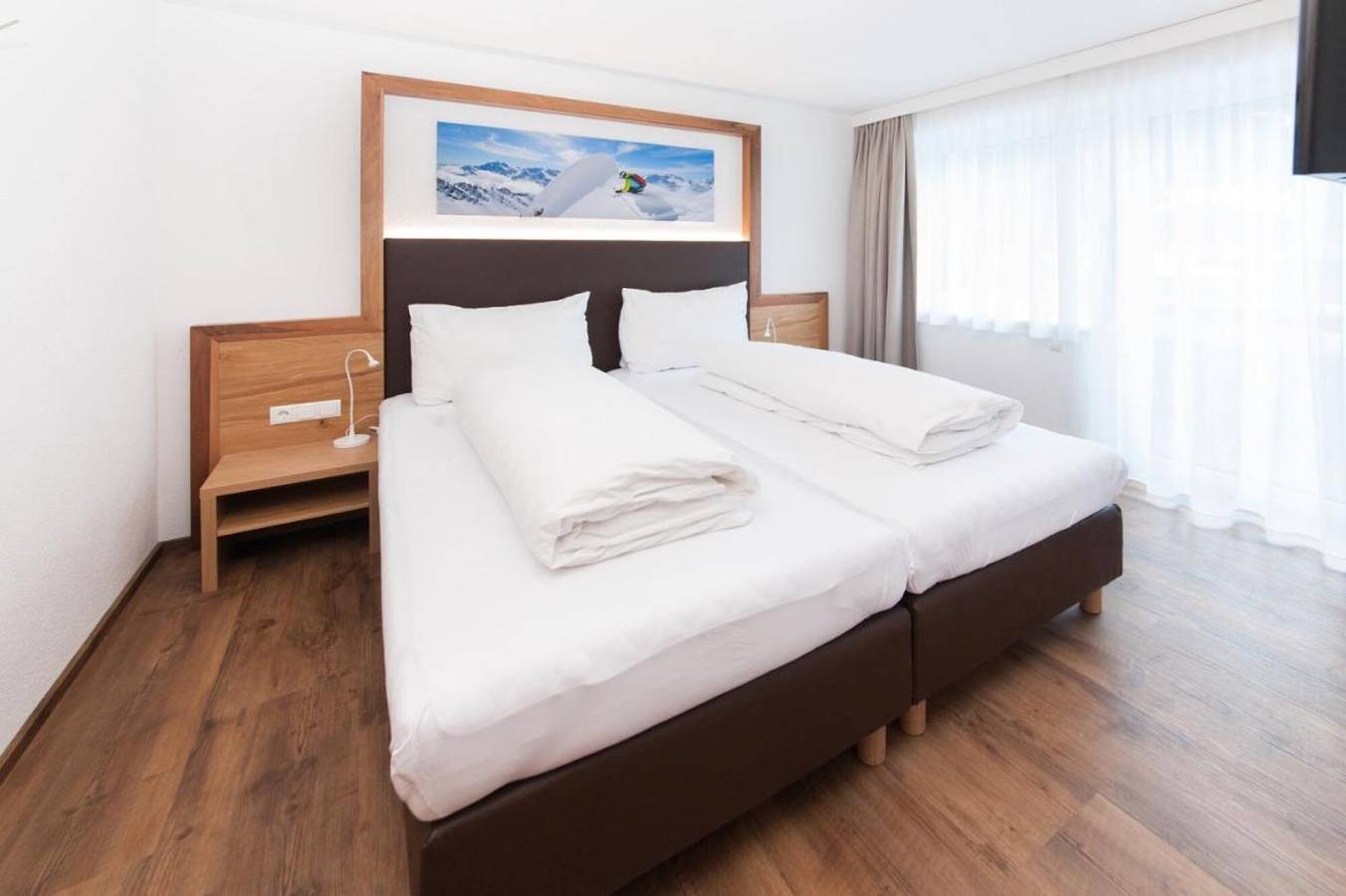 Ganze Wohnung, Ferienwohnung 'Top 4 Riffler' mit Bergblick, Garten und Wi-Fi in Lechtaler Alpen, Pettneu am Arlberg