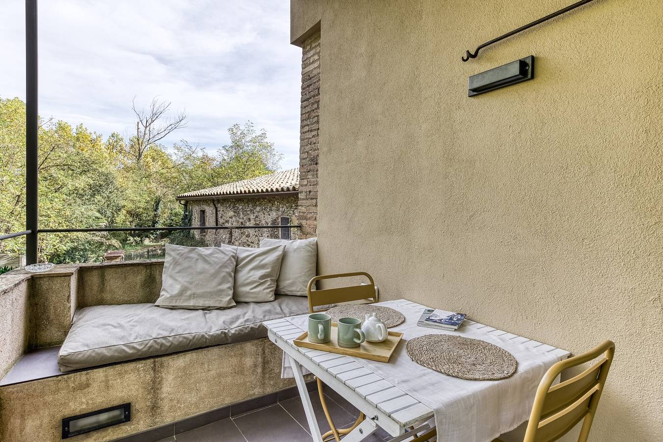 Apartamento entero, Apartamento vacacional "La Pallissa - Can Bonet" con vistas a la montaña, piscina compartida y Wi-Fi in San Martivell, Gironés