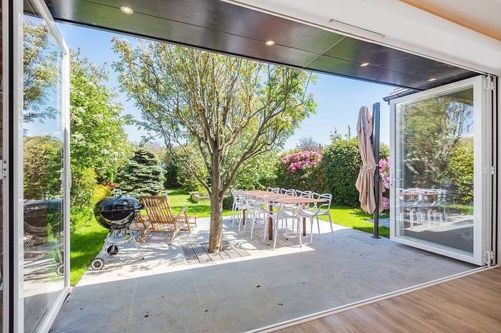 Beach house for 10 people, with garden, with pets in West Wittering