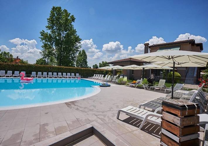 Location de vacances pour 2 personnes, avec vue ainsi que jardin et piscine à Sirmione - 3