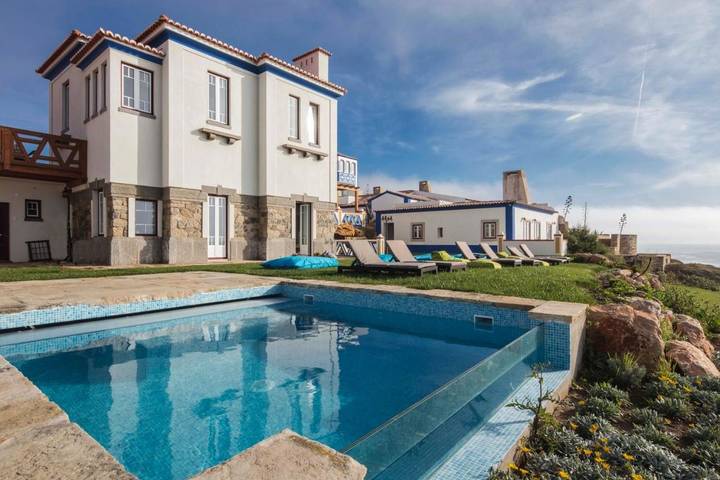 Location de vacances pour 2 personnes, avec vue ainsi que jardin et piscine à Azenhas do Mar - 4