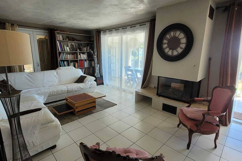 Vista al mar, a 70 m de la playa, bonita casa de 180m2, con gran jardín privado. in Poggio-Mezzana, Región de Corte