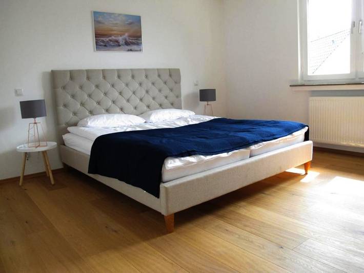 Ferienwohnung für 5 Personen, mit Balkon und Terrasse sowie Garten und Ausblick in Bad Godesberg