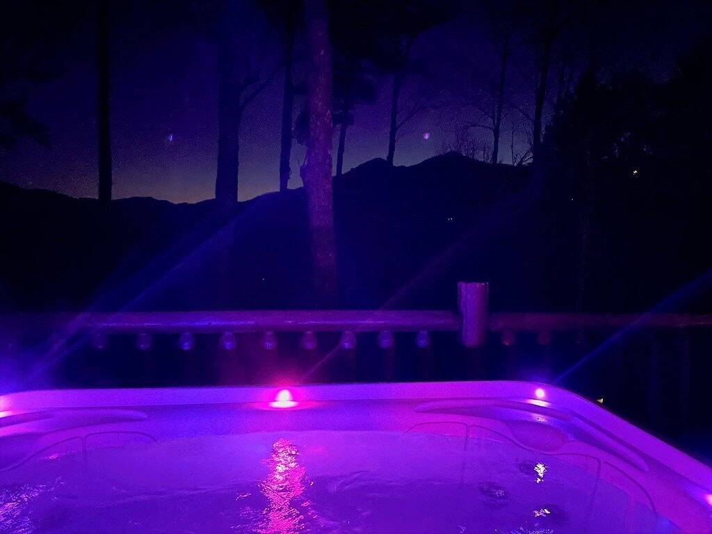 Tree Top Getaway - Tree Top Getaway close to Fontana Lake and Noc - Free Passes! in Almond (North Carolina), Fontana Lake