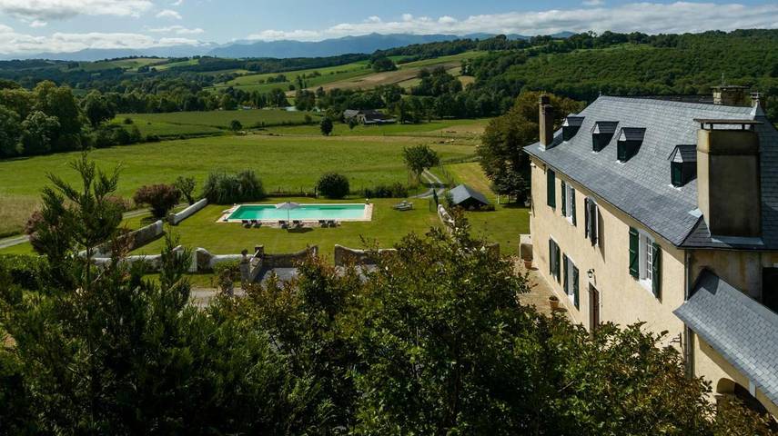 Maison d’hôte pour 3 personnes, avec Terrasse et Jardin ainsi que Piscine et Vue