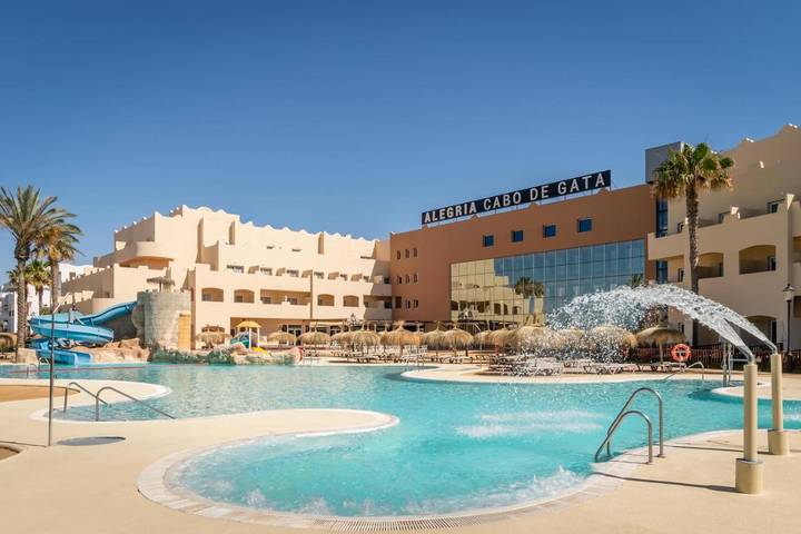 Hotel para 2 personas, con jardín además de piscina para niños y piscina, Se admiten mascotas - 1