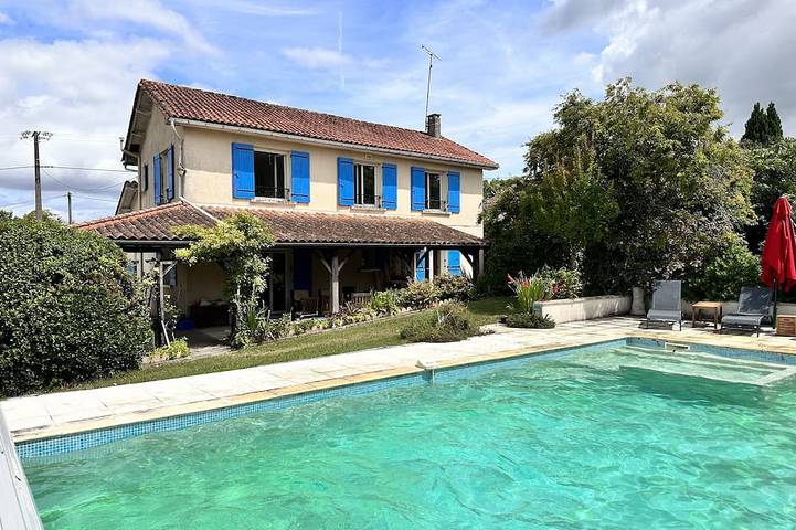 Gîte pour 8 personnes, avec jardin à Nanteuil-Auriac-de-Bourzac