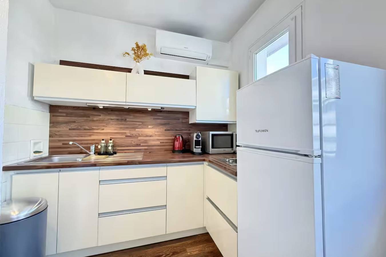 Hel studio-lejlighed, Studio w/ balcony - 1 min to beach & train in Juan-les-Pins, Antibes