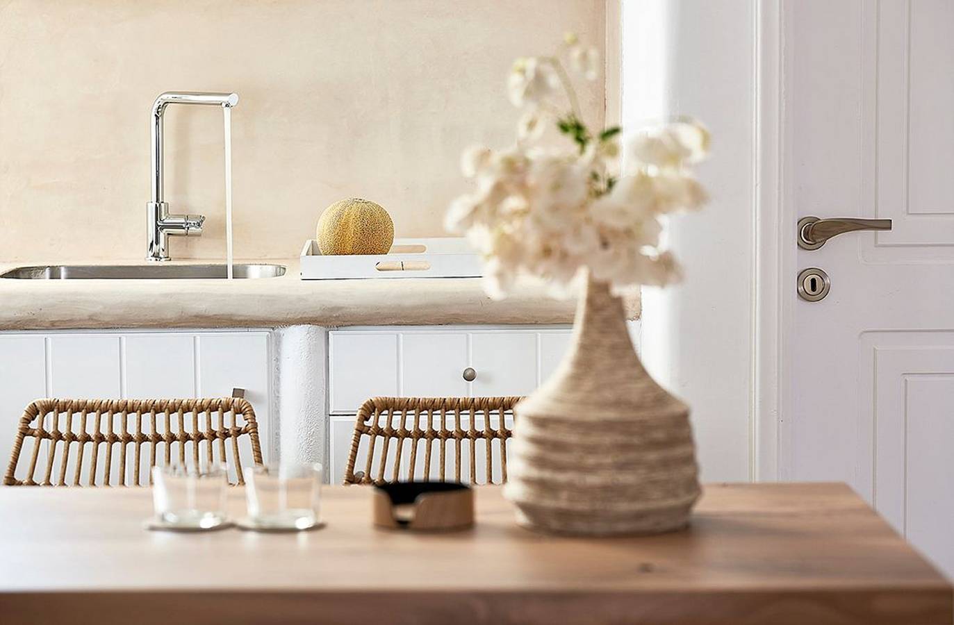 Thrilling Milos Suite | Nisi Living Suite | Private Furnished Balcony | Outdoor Dining Area | Prime Location in Pollonia, Milos