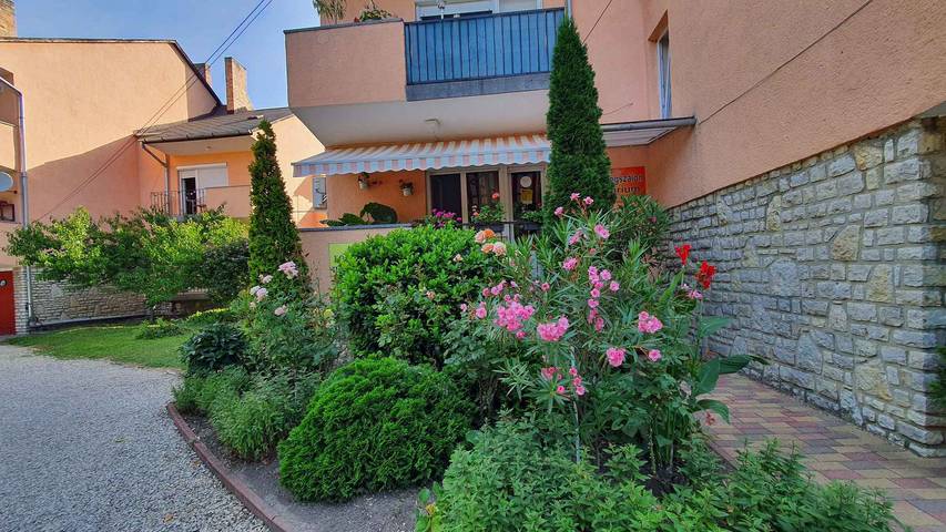 Ferienwohnung für 5 Personen, mit Balkon und Garten