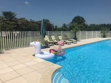 Gîte pour 4 personnes, avec piscine ainsi que terrasse et jardin à Saint-Simon-de-Pellouaille