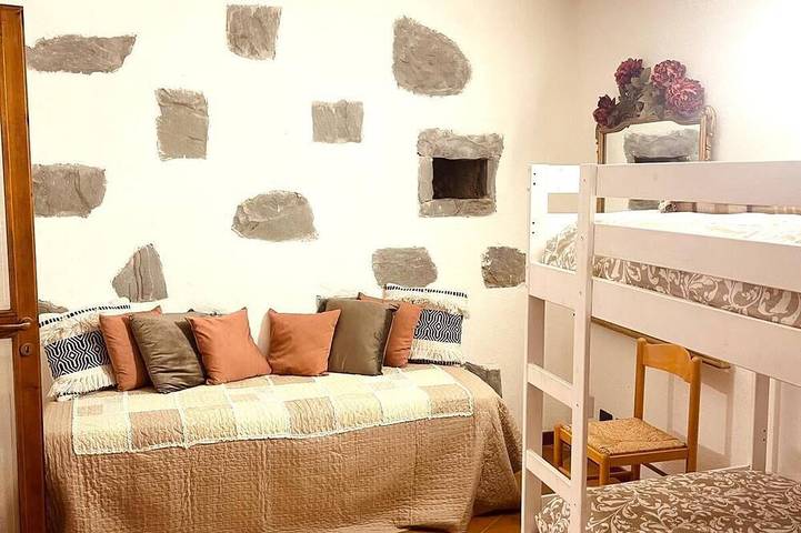 Casa di pietra in Foresto Sparso, Prealpi Bergamasche Orientali