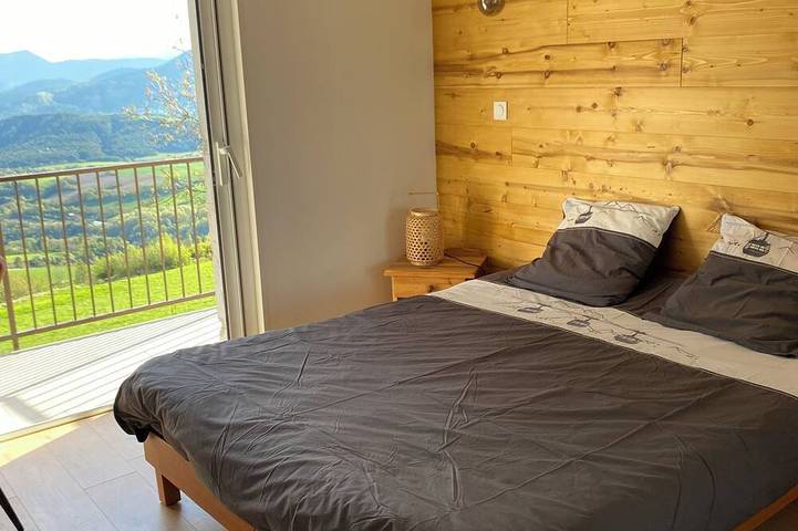 Villa Morgon 160m² in 2 apartments, swimming pool, sauna, 5 bedrooms, sublime lake view in Prunières, Nationalpark Écrins