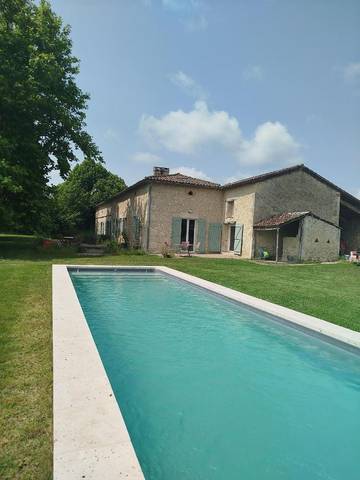 Location de vacances pour 8 personnes, avec jardin et piscine à Buzet-sur-Baïse