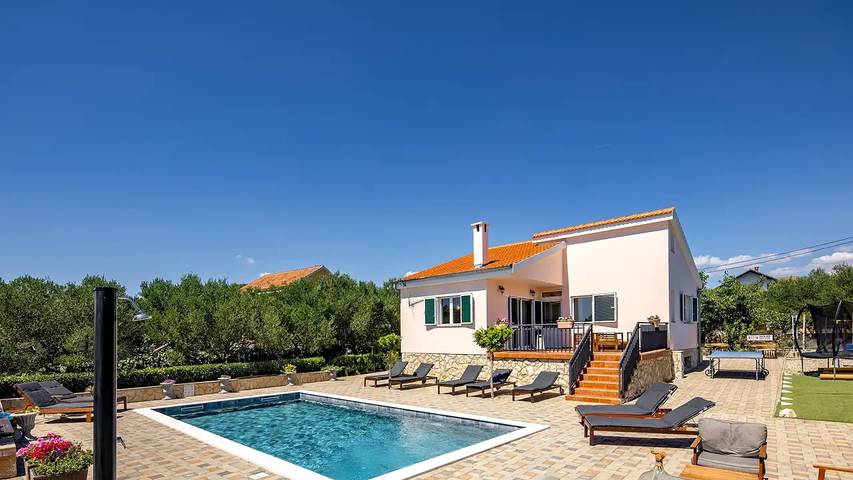 Ferienhaus für 13 Personen, mit Garten und Pool