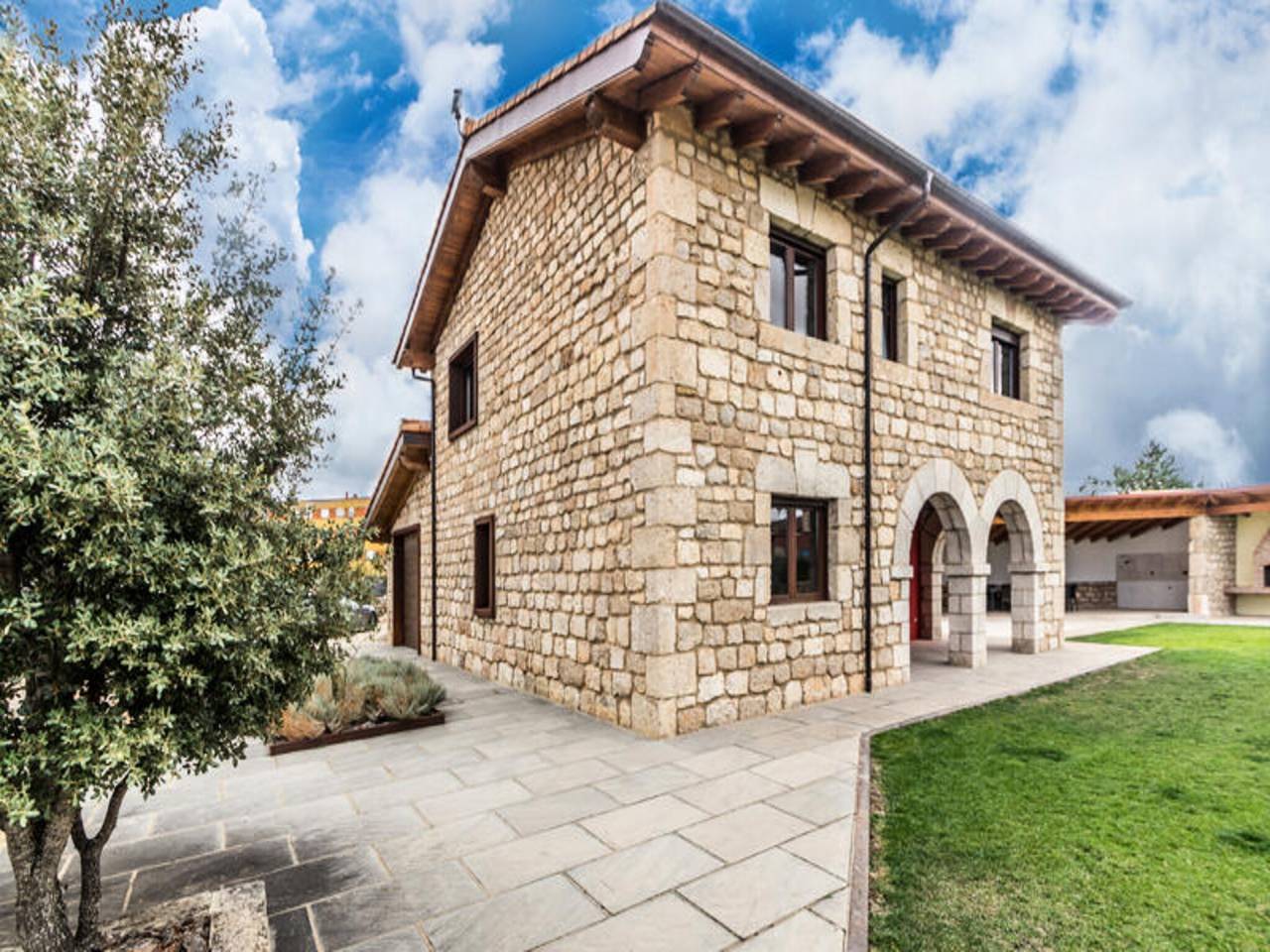 Apartamento entero, Villa cerca de Burgos con barbacoa y jardín in Villadiego, Provincia de Burgos
