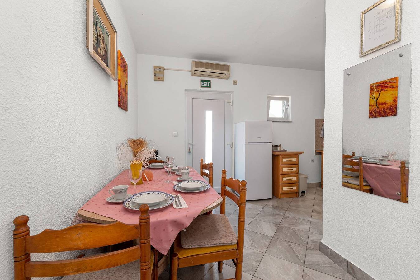 Cijeli apartman, Apartment Lara - two bedroom apartment in nudistička plaža Plitka Punta, Tribunj