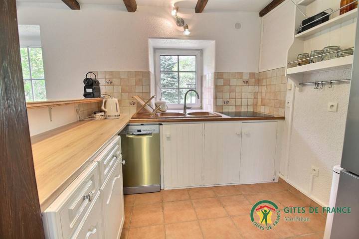 Gîte pour 6 personnes, avec Terrasse ainsi que Jardin et Piscine à Landévant - 4