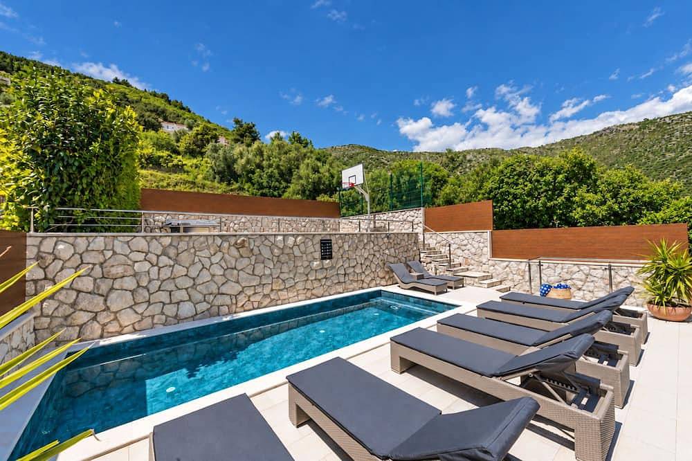 Ferienhaus mit privatem beheiztem Pool und Meerblick in Zaton, Grad Dubrovnik