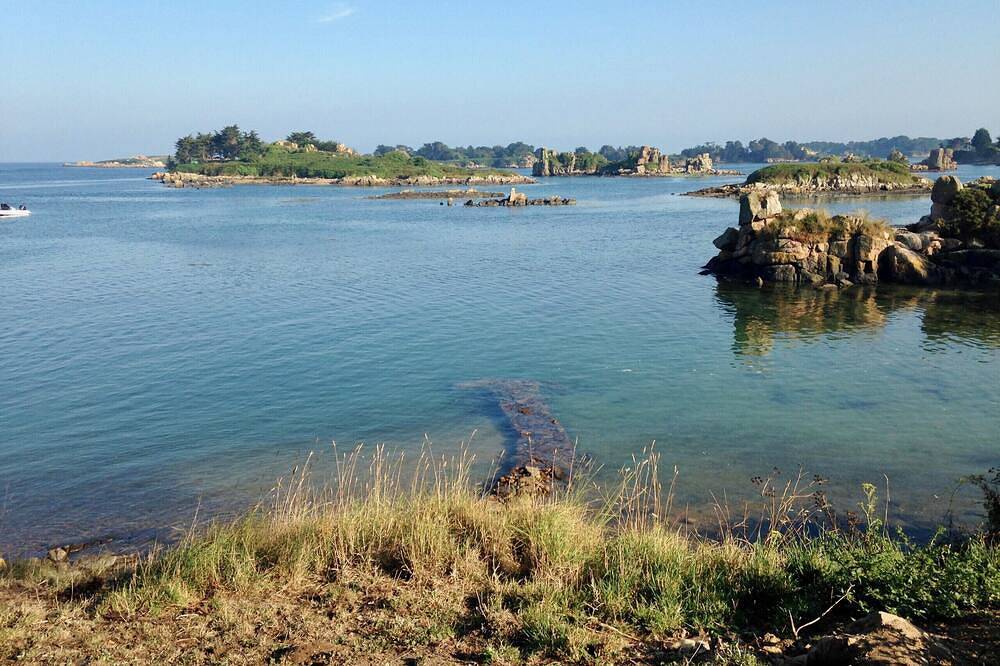 \"St Rom\" : Vue imprenable sur l'Île de Bréhat in Île-de-Bréhat, Côte de Goëlo