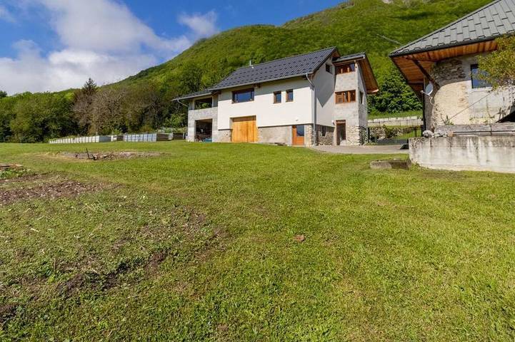 Location de vacances pour 4 personnes, avec terrasse à Saint-Jean-de-la-Porte