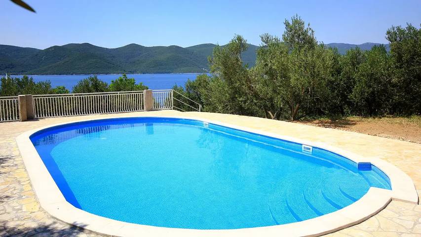 Ferienwohnung für 3 Personen, mit Terrasse und Pool