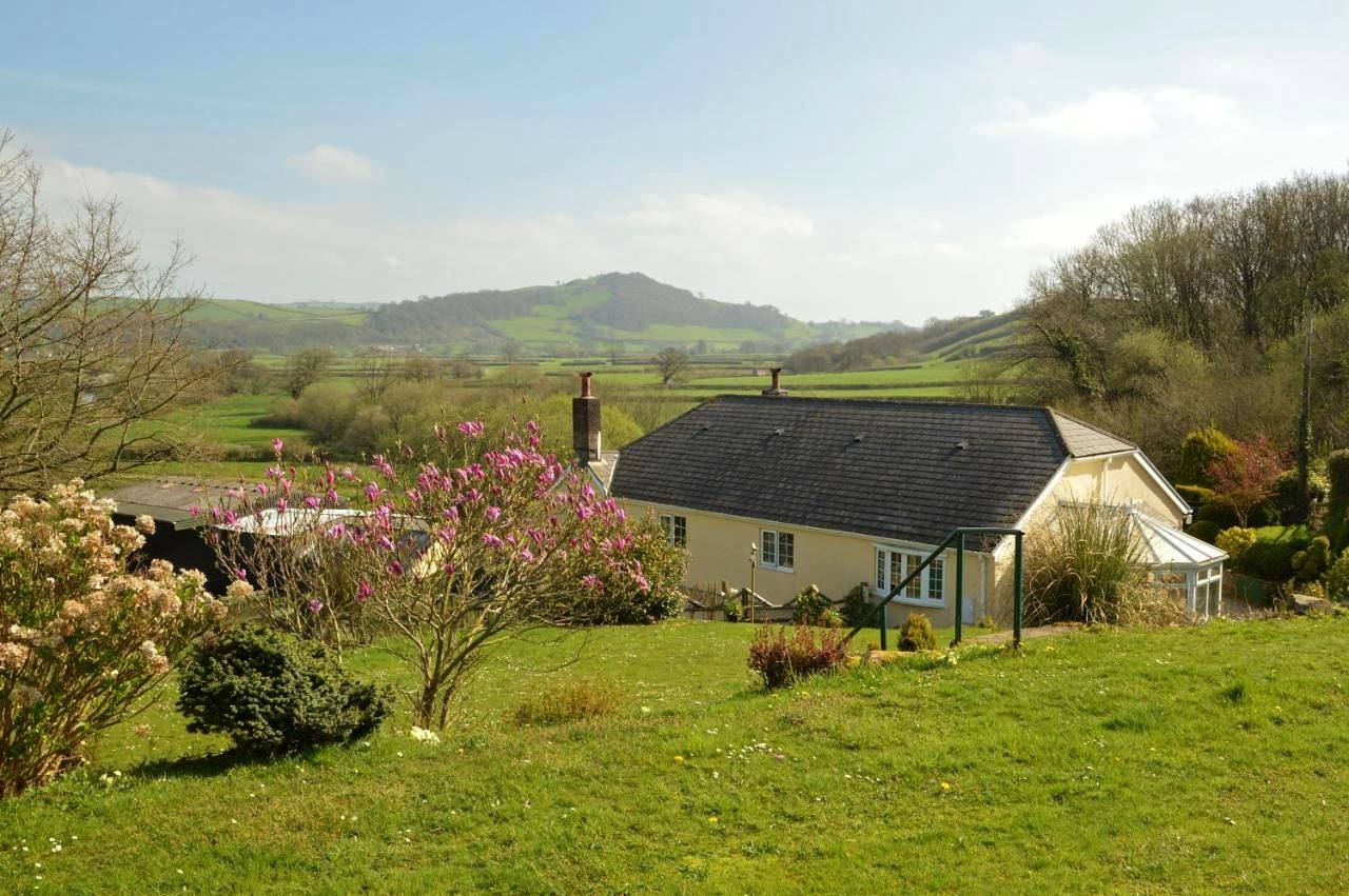 Twin Room with Garden View in Carmarthenshire