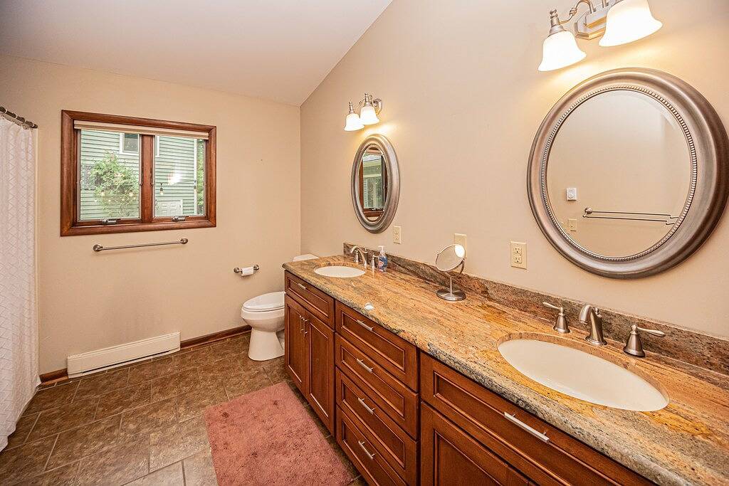 Chateau Relaxo | Lake Access & Hot Tub + Large Yard in Deep Creek Lake