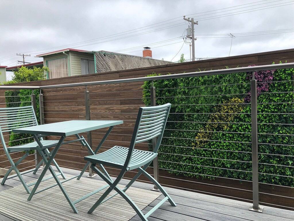 Ganze Wohnung, Neues modernes Gästehaus am Strand in Carlsbad Village in Carlsbad, San Diego County