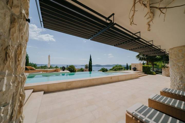 Chambre d’hôte pour 2 personnes, avec vue ainsi que jardin et piscine - 1