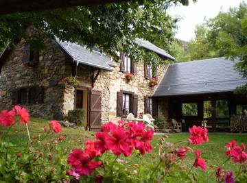 Gîte pour 5 personnes, avec terrasse et jardin à Saurat