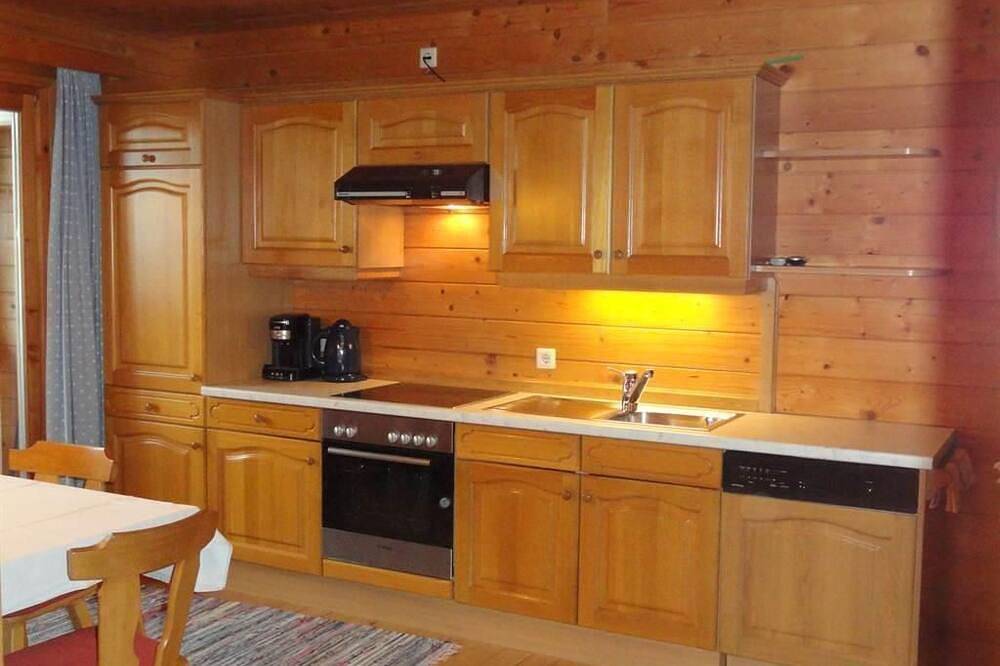 Baby- und Kinderhof Aicherbauer - Fewo Sommerlinde oder Nussbaum in Seeham, Bezirk Salzburg-Umgebung