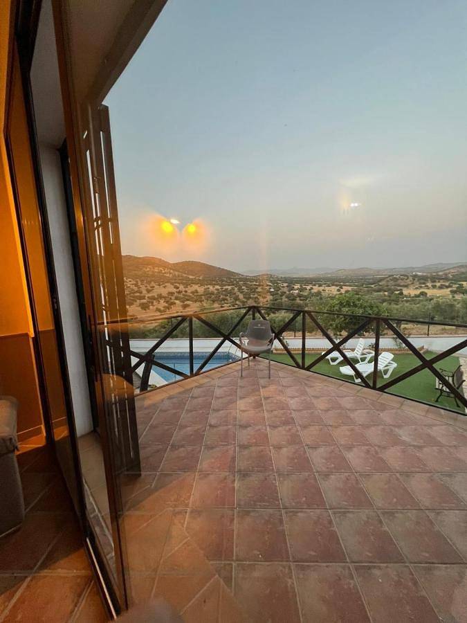 Casa de vacaciones para 12 personas, con vistas además de jardín y piscina, Se admiten mascotas en Valle del Guadiato - 4