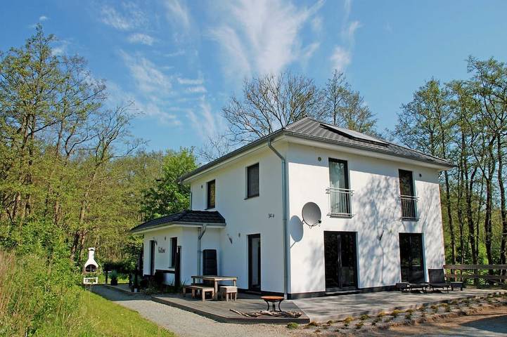 Ferienwohnung für 2 Personen, mit Terrasse und Garten in Staphel
