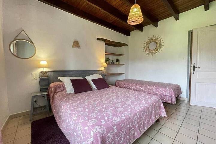 Location de vacances pour 10 personnes, avec terrasse et jardin à Saint-Étienne-de-Baïgorry - 3