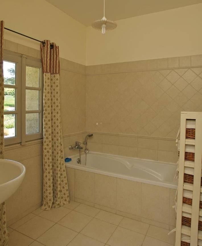 Location de vacances pour 2 personnes, avec piscine ainsi que jardin et vue à Saint-Hippolyte-le-Graveyron - 2